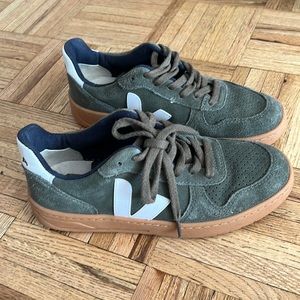 NIB VEJA V-10 Green Suede Sneakers